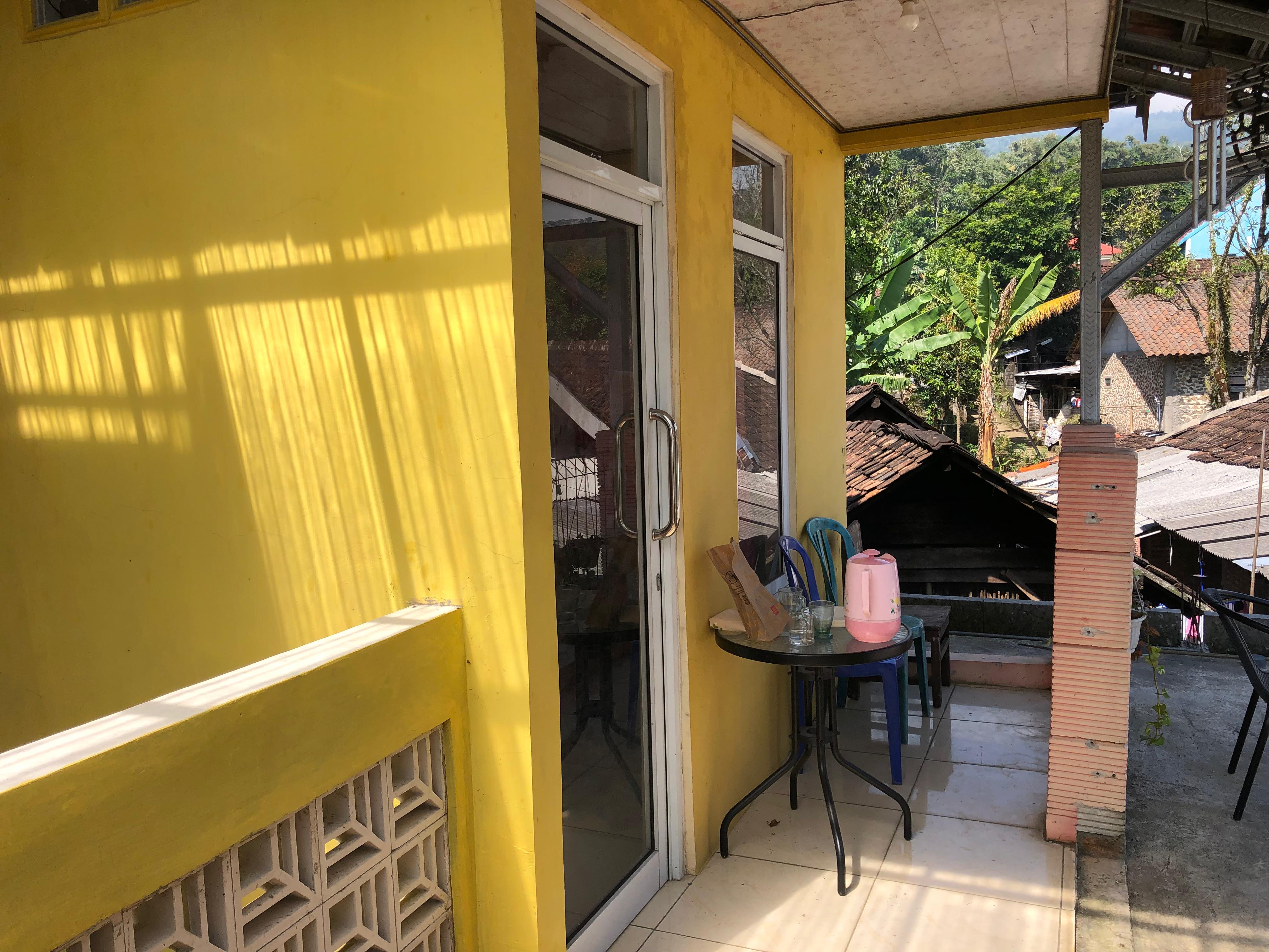 Balkon Depan Ruang Tidur Bu Elly