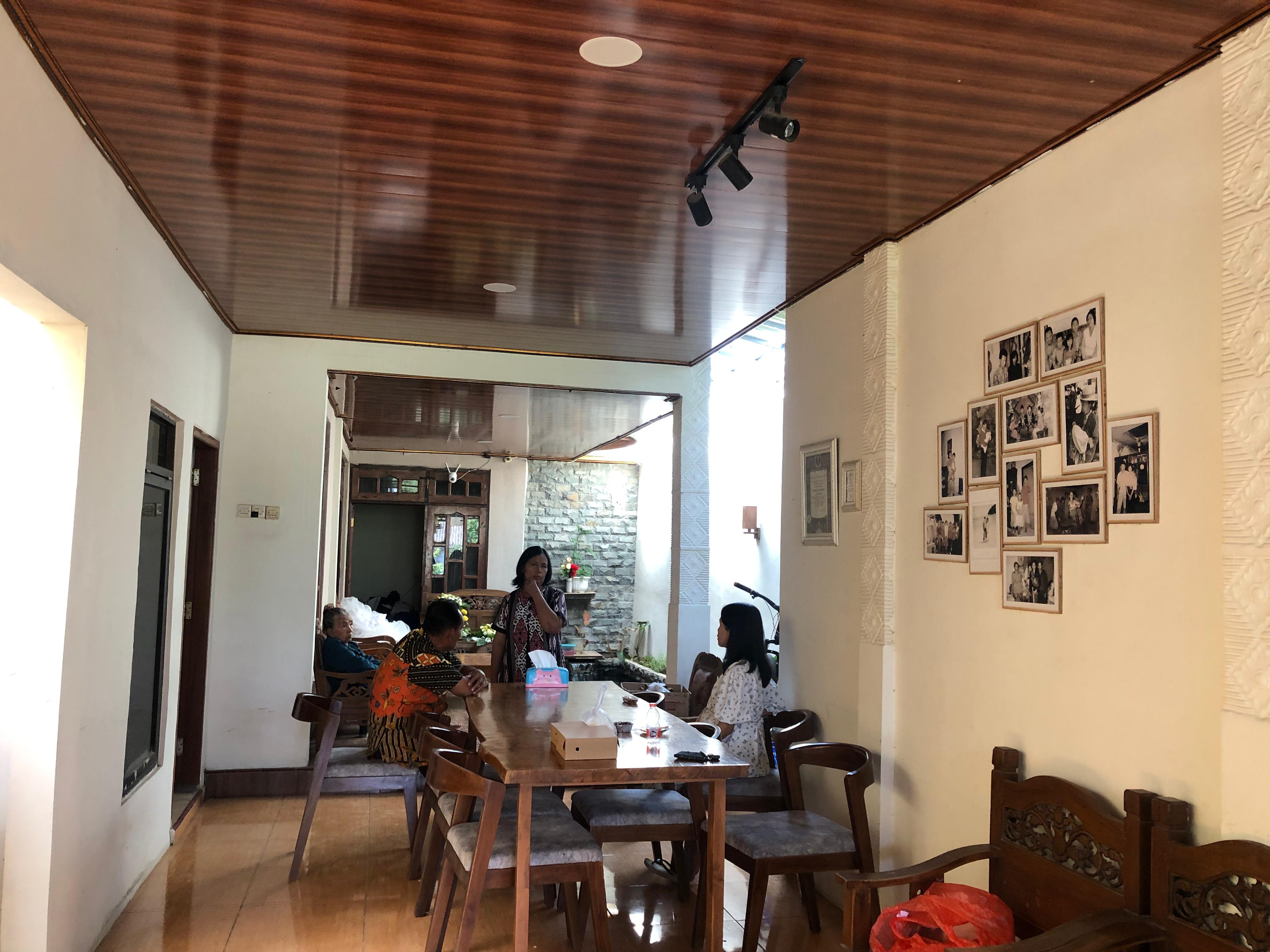 Homestay Ngawi Desa Girikerto — ruang makan keluarga Home Stay Bu Elly